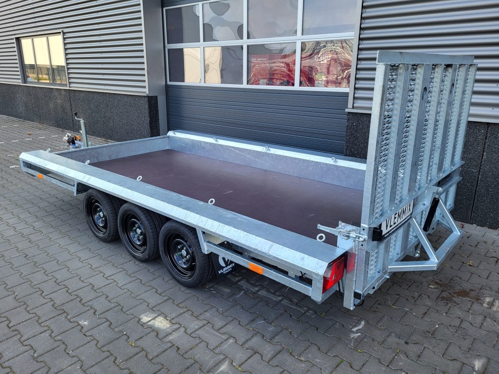 TM 4m x 1m80 porte engin 3 x essieux 1500 kg