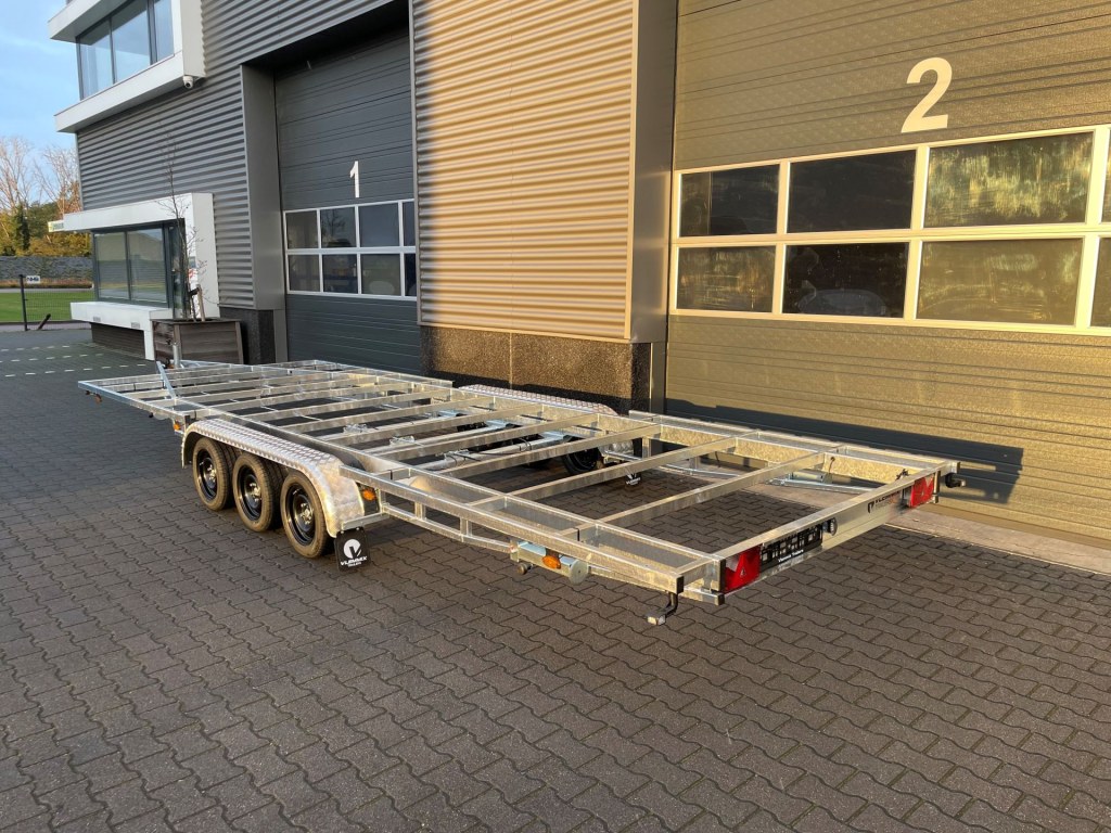 TH 7m20 x 2m44 Plateau 3 x essieu 1350 kg