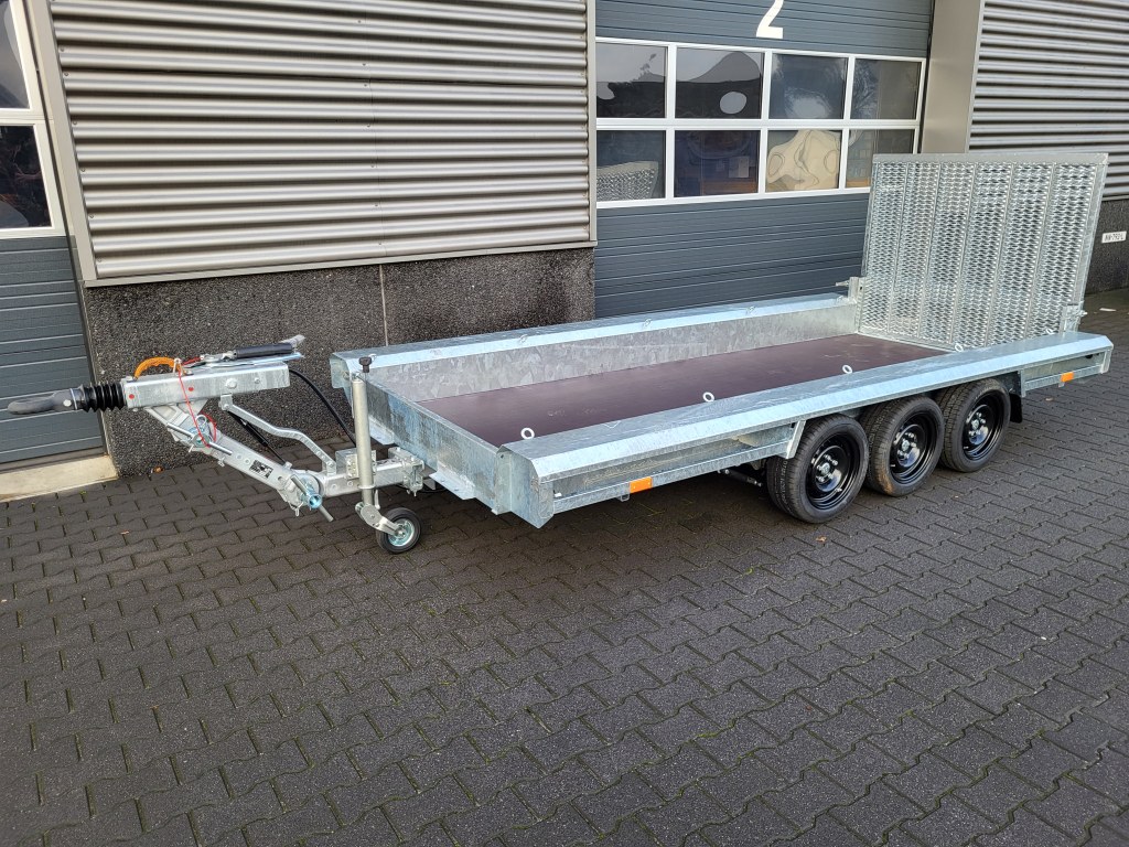 GTM 4m x 1m50 Gooseneck porte engin 3 x essieux 1800 kg