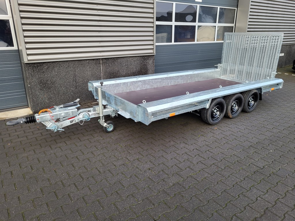GTM 4m x 1m50 Gooseneck porte engin 3 x essieux 1350 kg