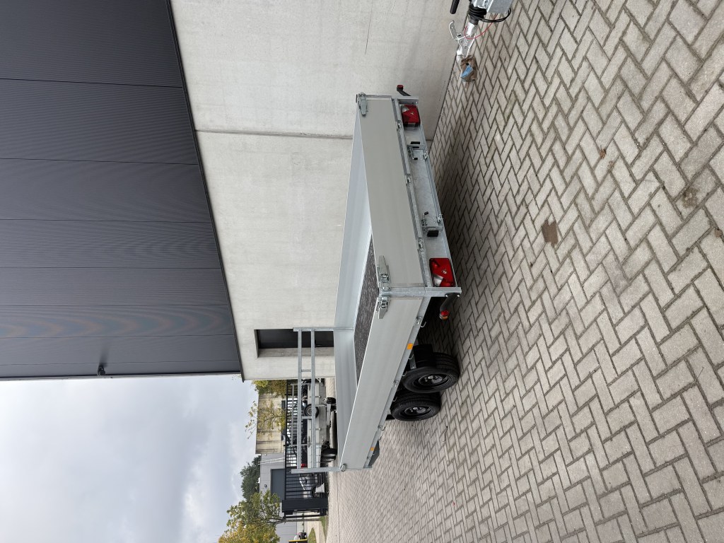 Stockage rampes dans châssis plateau syma