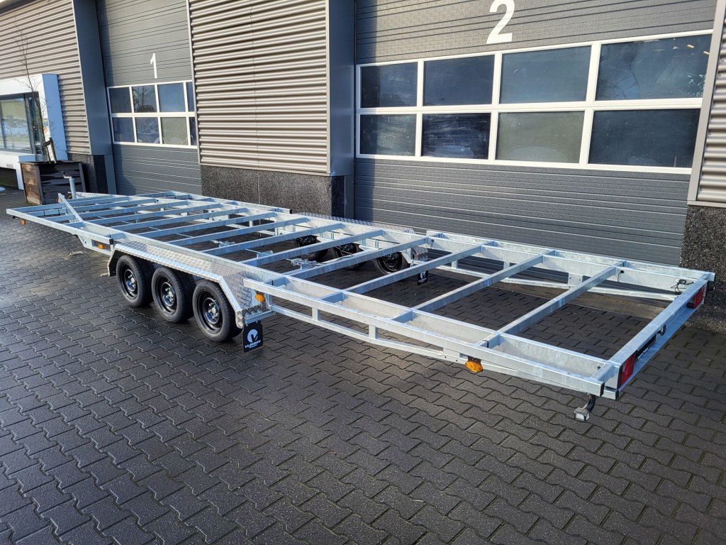 TH 7m80 x 2m44 Plateau 3 essieu x 1800 kg (photo)