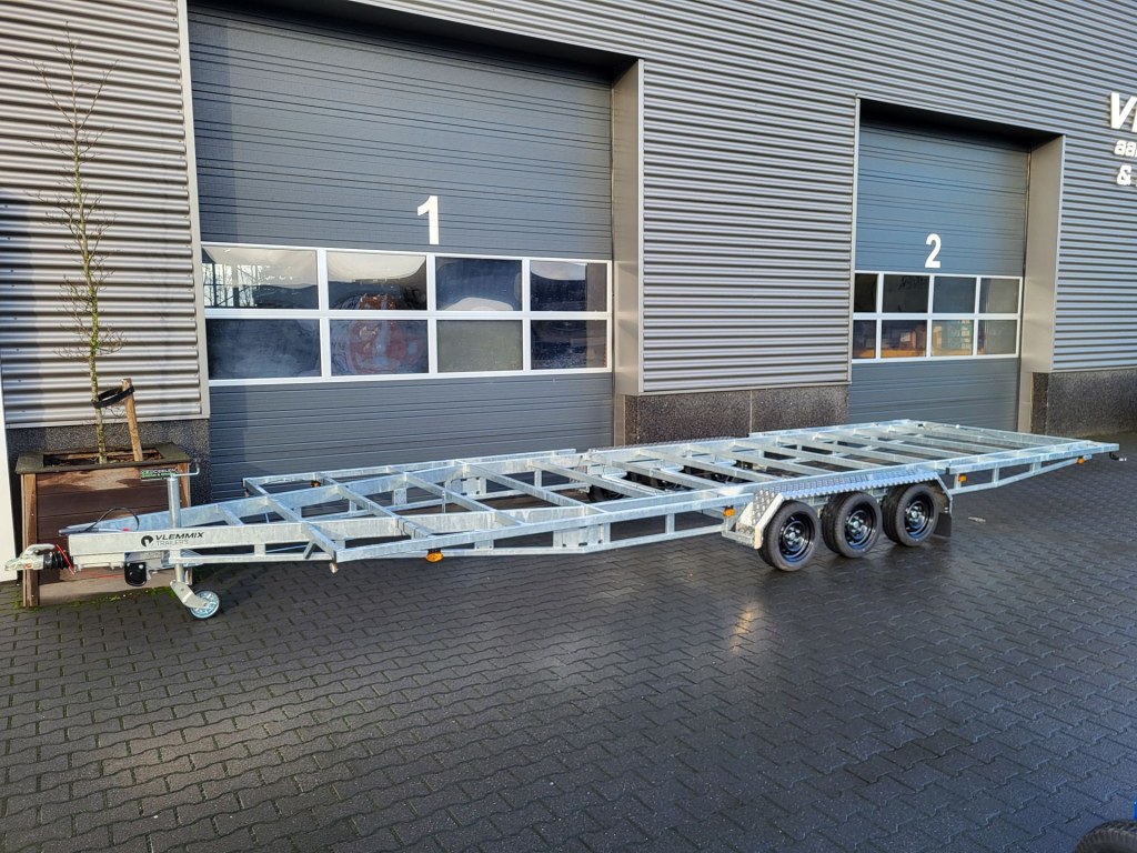 TH 7m80 x 2m44 Plateau 3 essieu x 1350 kg (photo)