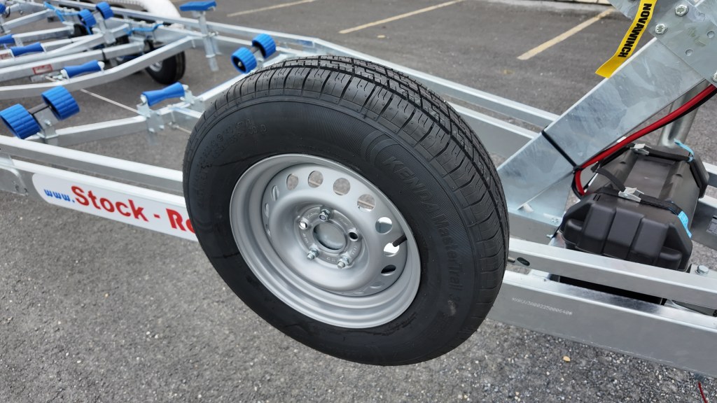 Location remorque porte bateau 3500kg 7m80 3 essieux (photo)
