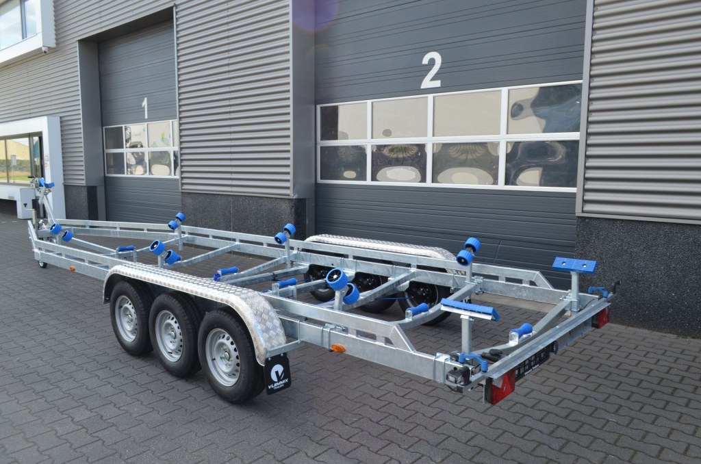 Vlemmix - 9m20-2m55 - 3x1800 kg - 3500 kg - VLEMMIX - Remorque Porte-Bateau (photo)