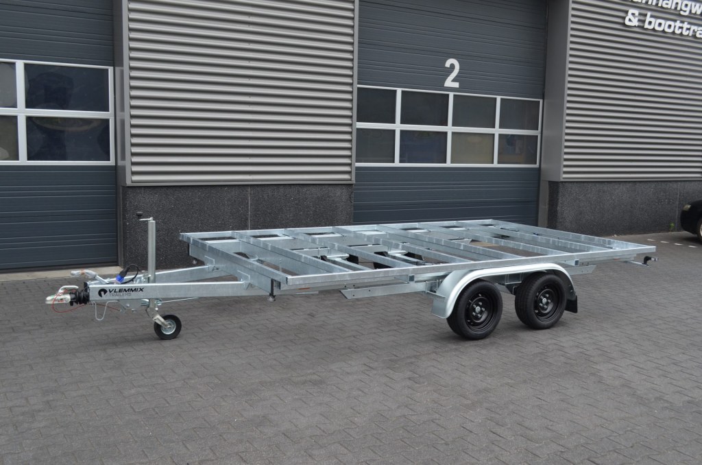 DT 3m x 2m44 Version amovible 1 x essieux 1800 kg + deck (photo)