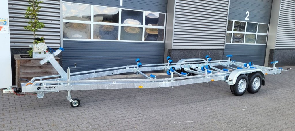 8m40-2m55 - 2x1500 kg - 3000 kg - VLEMMIX - Remorque Porte-Bateau (photo)