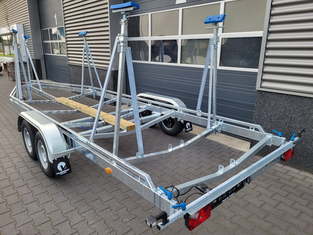 Remorque porte Voilier 10m 3500kg 3 essieux de 1350kg (copie)
