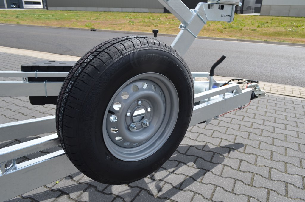 Roue + Pneu 185 R14C (VLEMMIX)