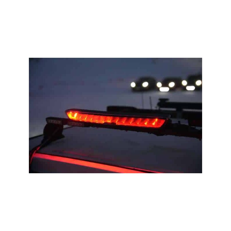 phare de travail OZZ WB1 R65 avec feu de signalisation installé