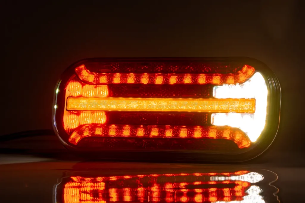 Feu arrière universel à LED 12-30V, 6-fonctions