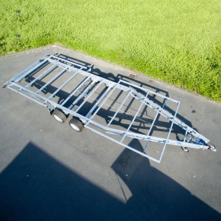 TH 8m40 x 2m44 Plateau 2 essieu x 1800 kg
