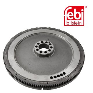 Volant-moteur avec bague entretoise et couronne dentée de demarrage